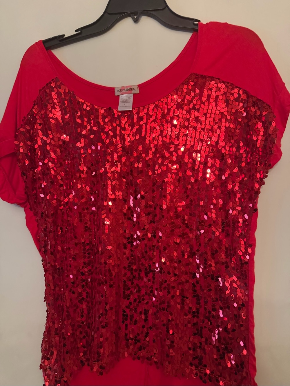 Body Central Red Sequin Short Sleeve Scoop Neck Top